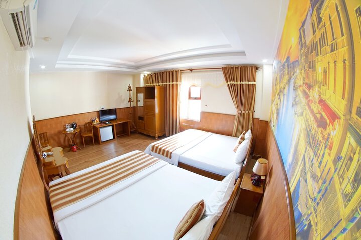 Room 26 of 77