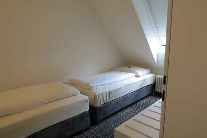 Room 34 of 125