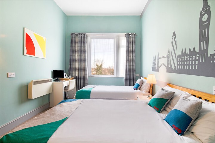 Room 13 of 30