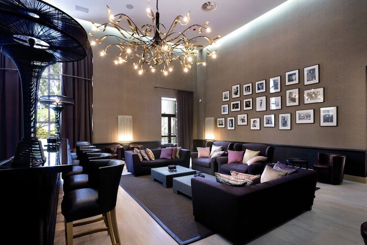 Lounge 99 of 141