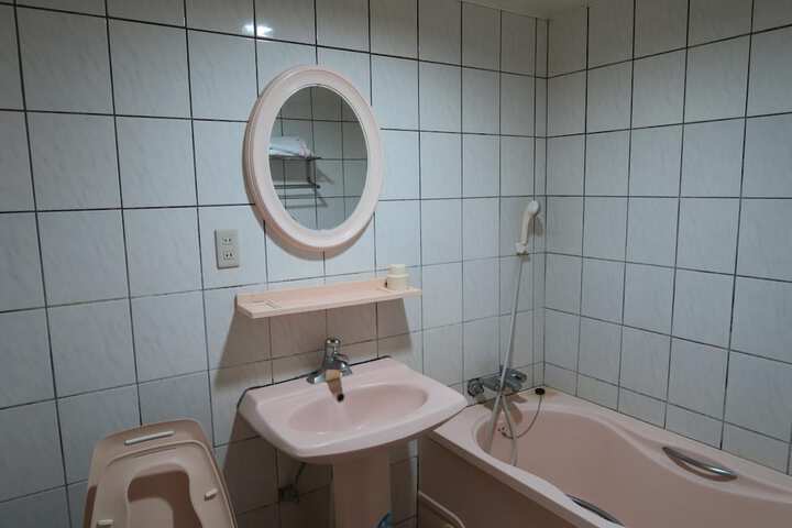Room 18 of 30