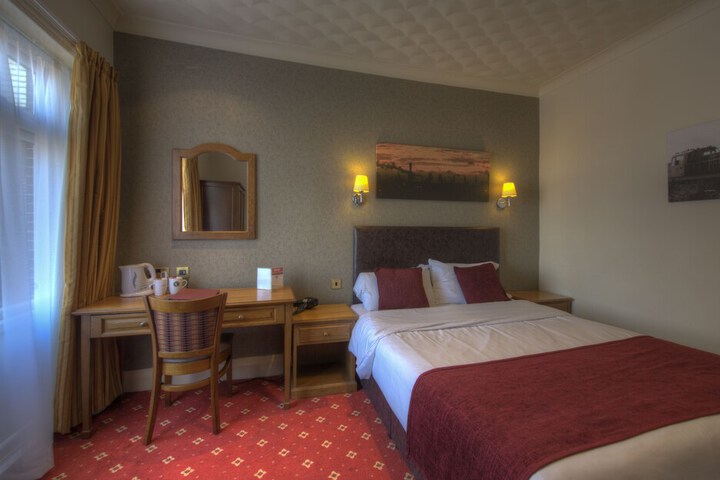 Room 2 of 40