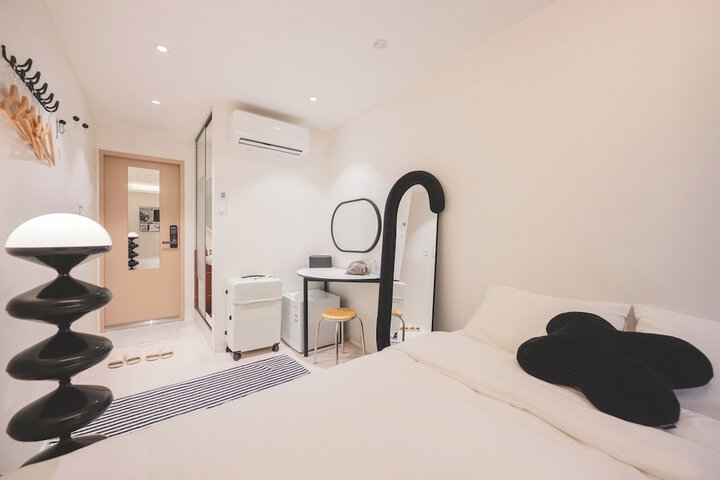 Room 53 of 117