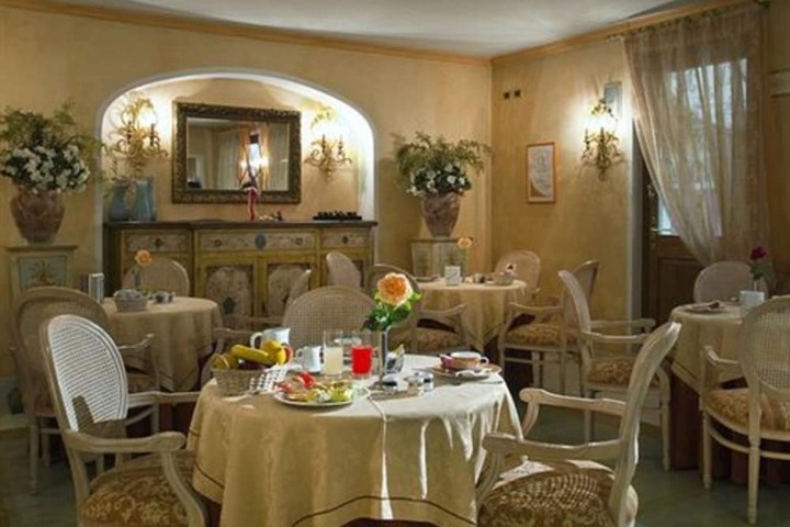 Dining 98 of 112