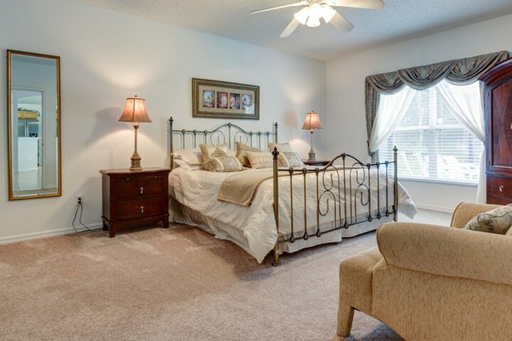 Room 6 of 37