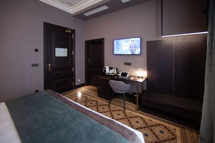 Room 46 of 85