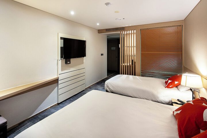Room 48 of 122