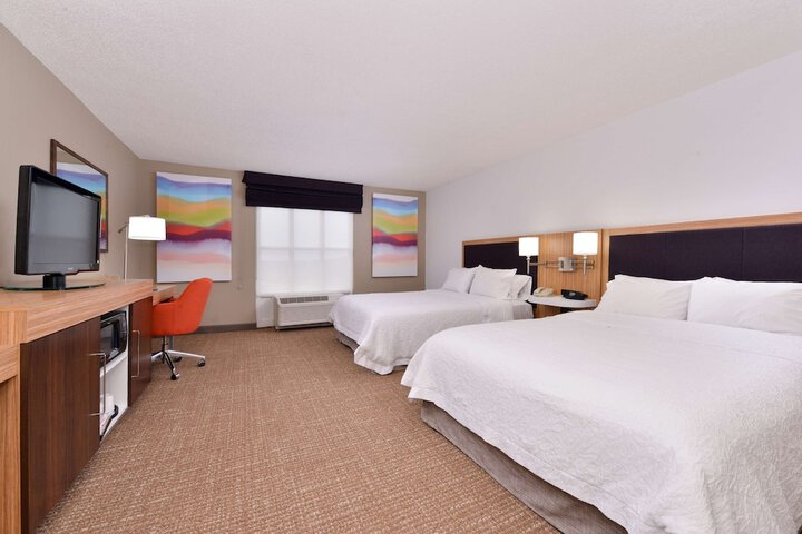 2 Queen Beds (7 of 11)