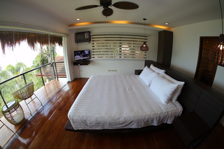 Room 2 of 73