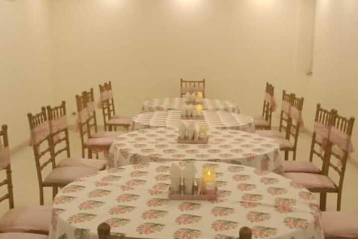 Dining 13 of 15