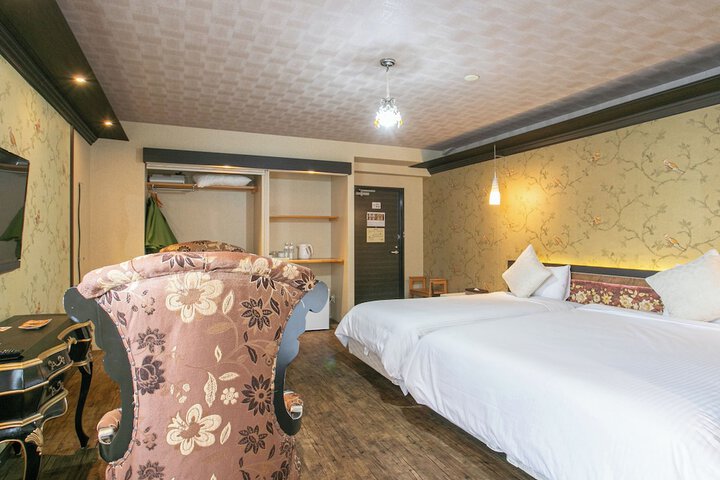Room 16 of 83