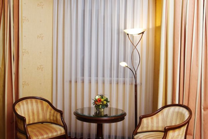 Room 10 of 34