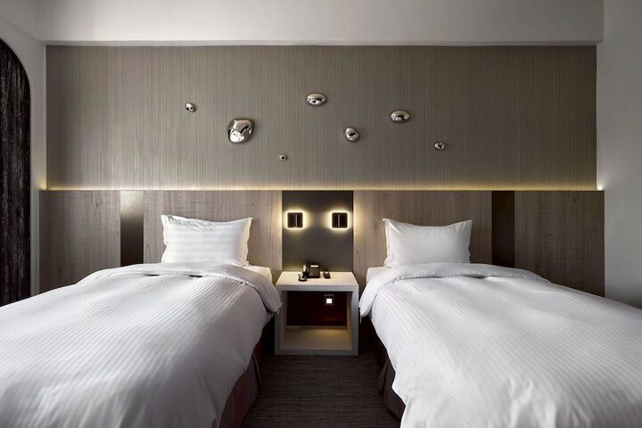 Room 12 of 80