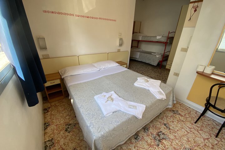 Room 21 of 108