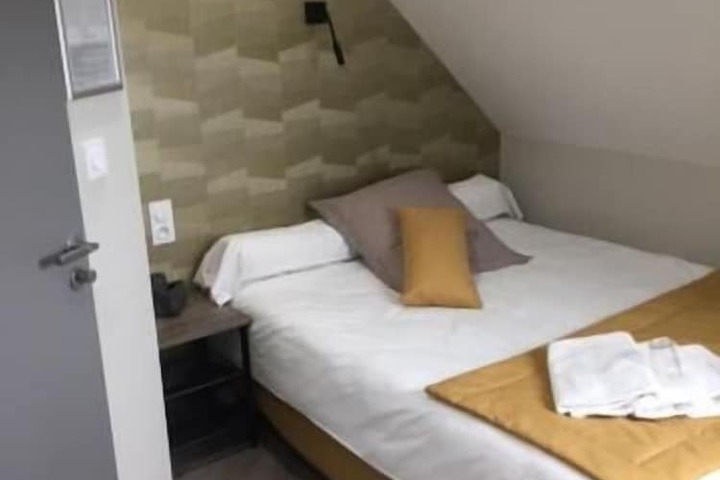 Room 8 of 36