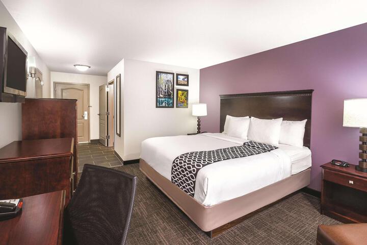 1 King Bed Accessible (9 of 13)