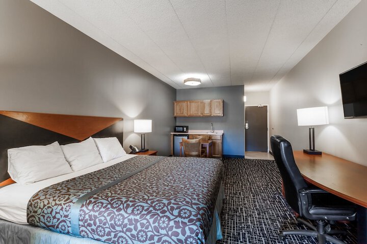 1 King Bed (5 of 8)