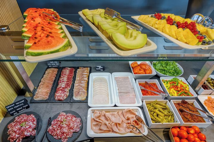 Dining 63 of 84