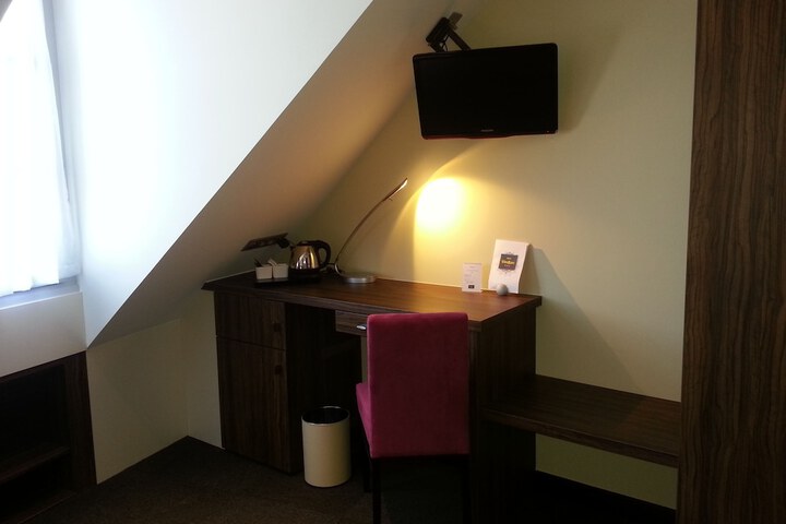 Room 28 of 41
