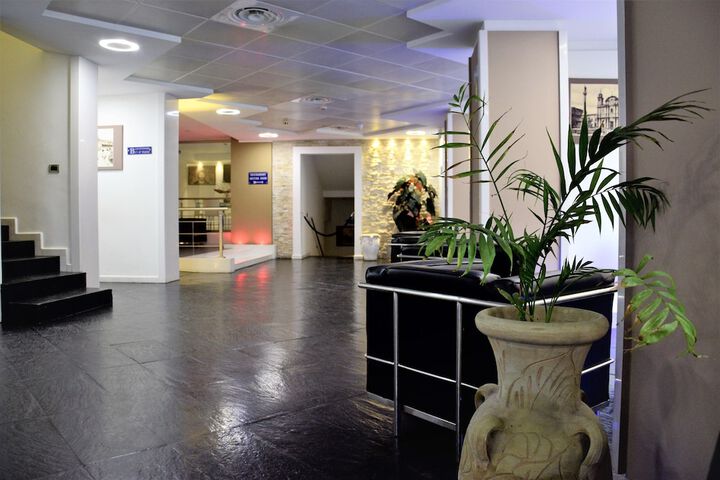 Entrance & Lobby