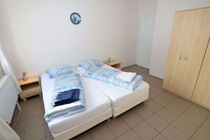 Room 4 of 48