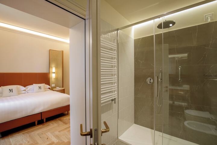 Room 32 of 42