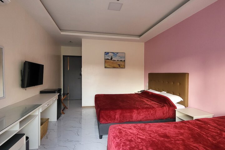 Room 12 of 116