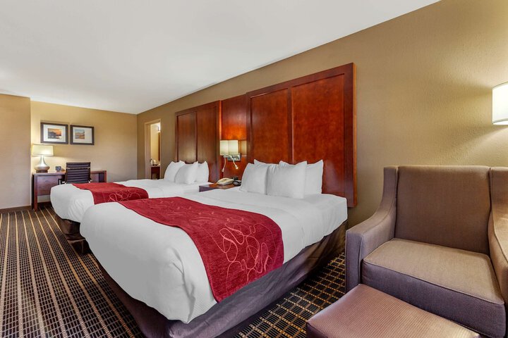 2 Queen Beds (4 of 13)