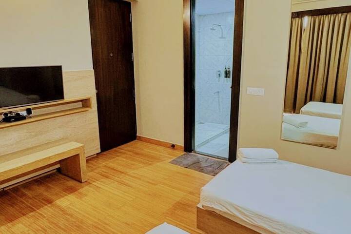 Room 6 of 13