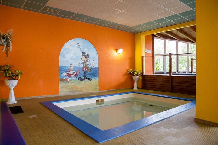 Pool 20 of 37