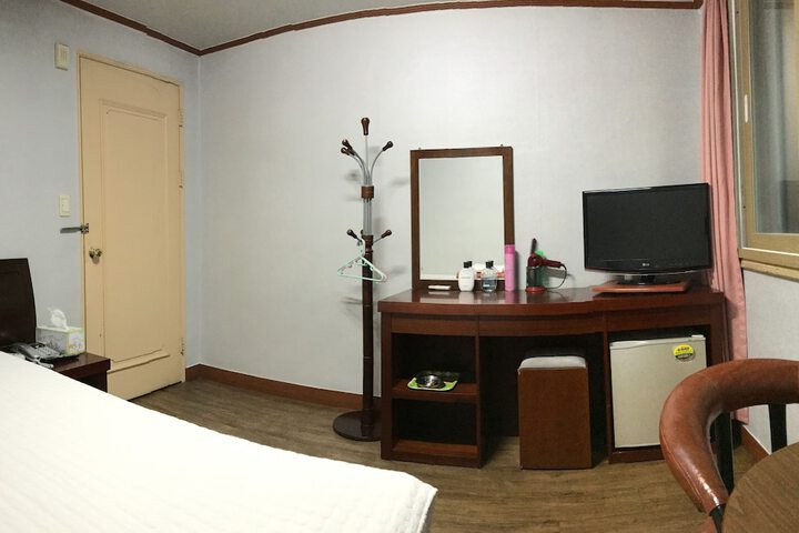 Room 14 of 22