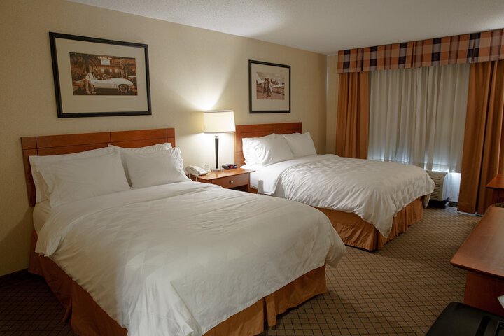 2 Queen Beds (10 of 10)