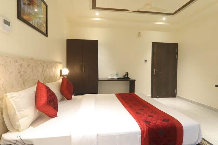 Room 4 of 17