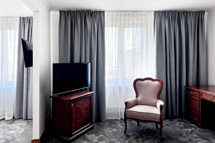 Room 52 of 108