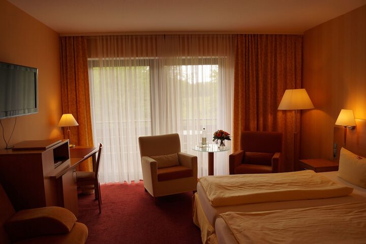 Room 8 of 27