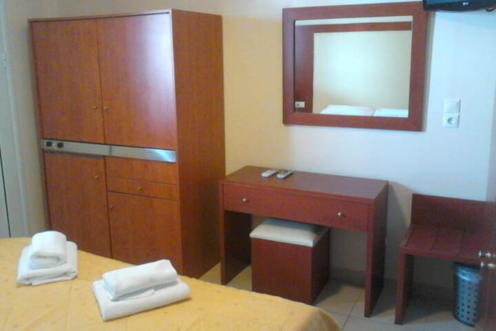 Room 13 of 40