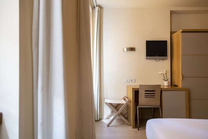 Room 6 of 49