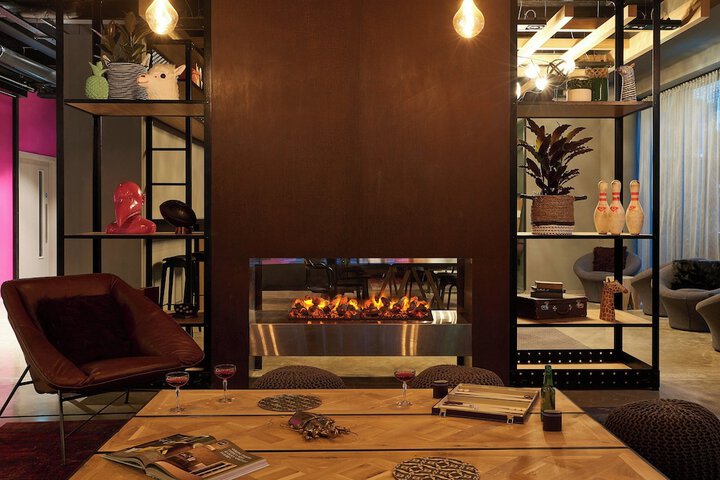 Lounge 37 of 45