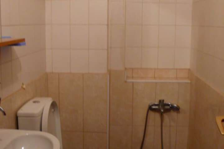 Room 13 of 25