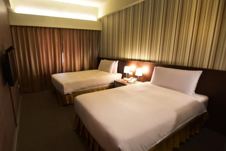 Room 16 of 38