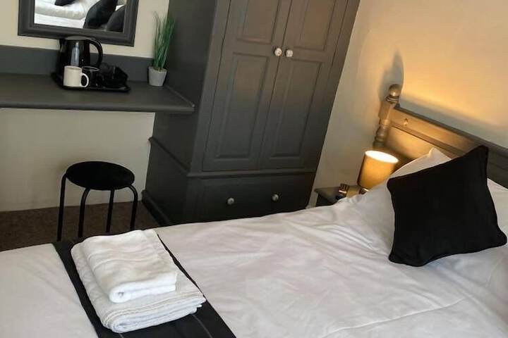 Room 17 of 46