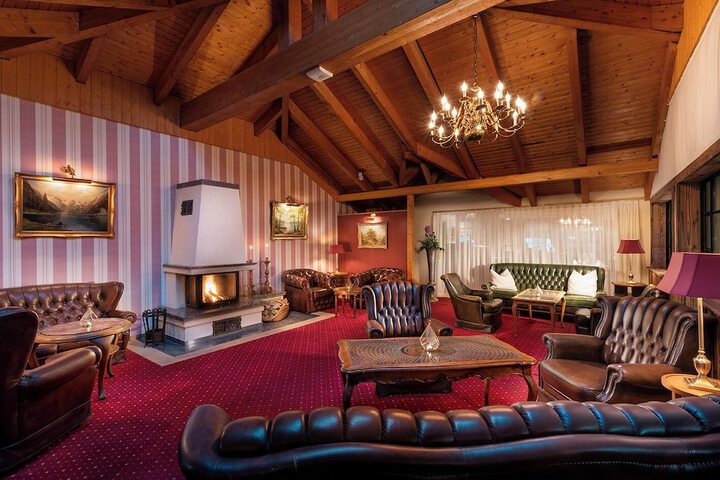 Lounge 75 of 95