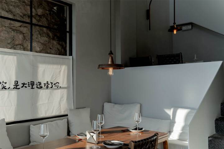 Dining 126 of 182
