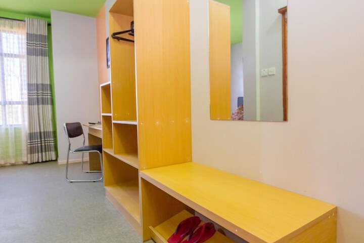Room 15 of 37