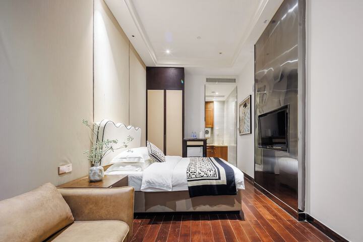 Room 2 of 140