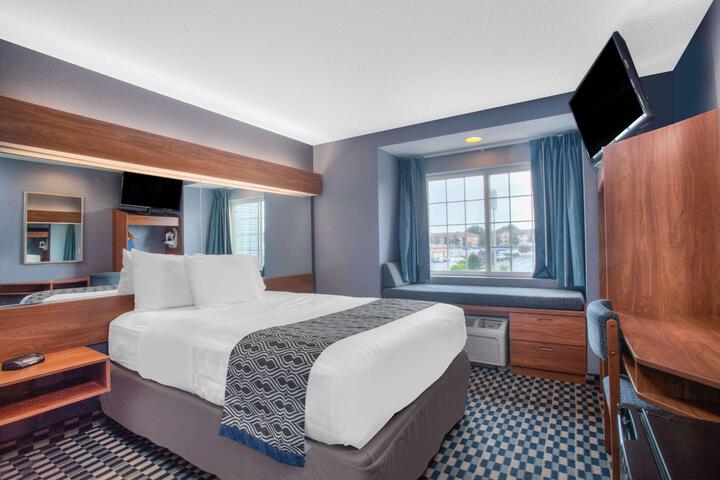 2 Queen Beds (5 of 18)