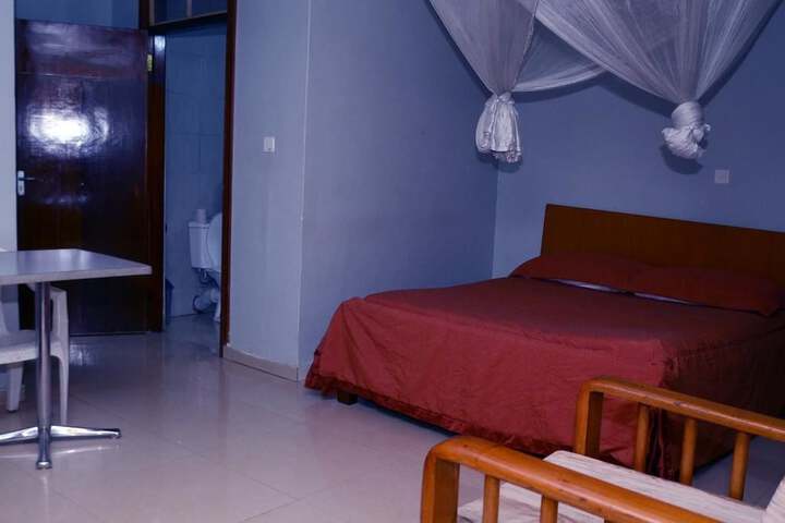 Room 5 of 13