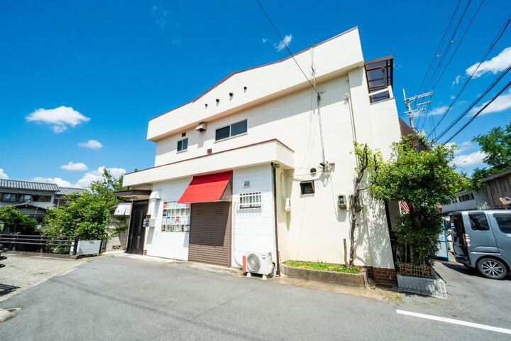 Hero Image 1 of 1