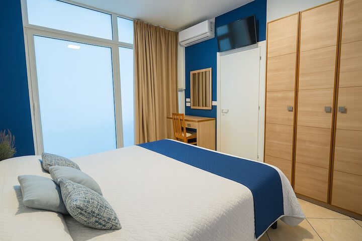Room 8 of 25