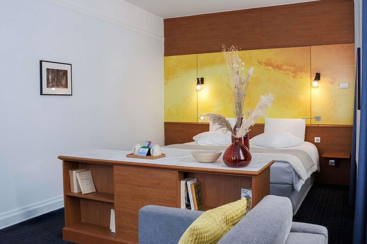Room 48 of 120